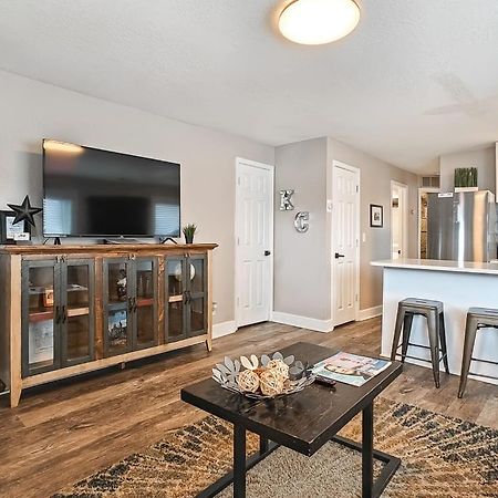 Villa Heart Of Westport 1Br Kansas City Exterior foto