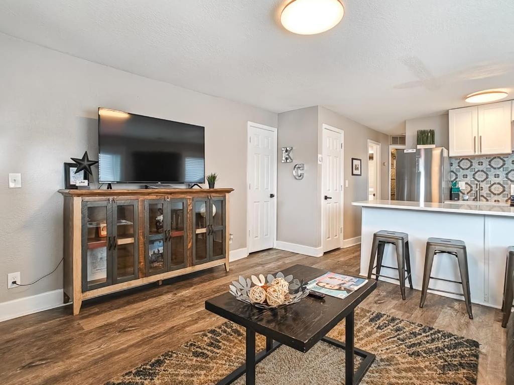 Villa Heart Of Westport 1Br Kansas City Exterior foto