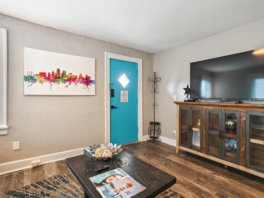 Villa Heart Of Westport 1Br Kansas City Exterior foto