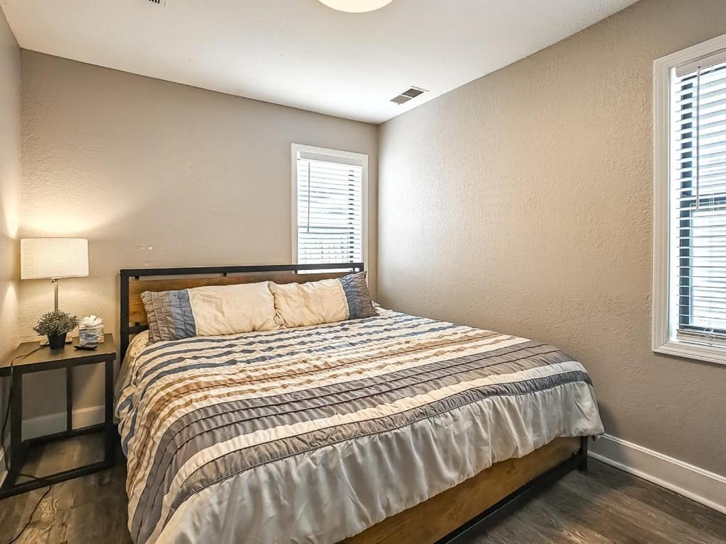 Villa Heart Of Westport 1Br Kansas City Exterior foto