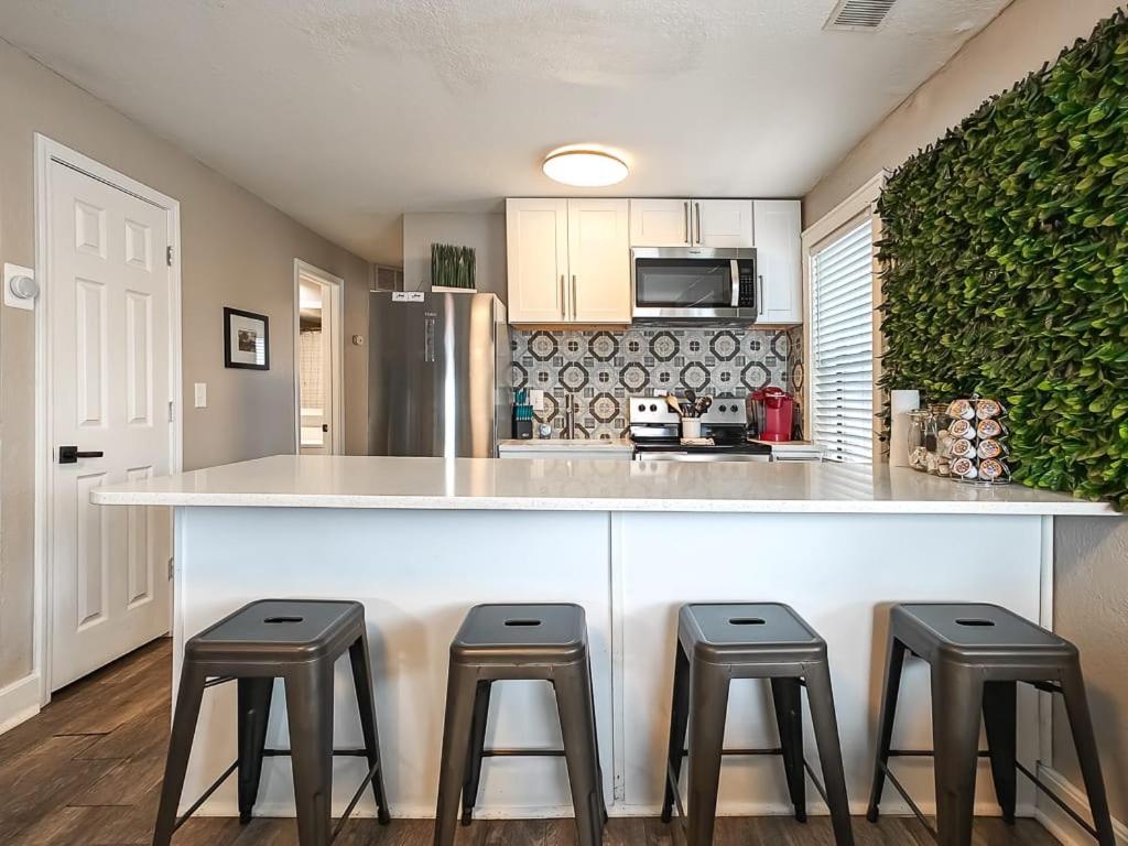 Villa Heart Of Westport 1Br Kansas City Exterior foto