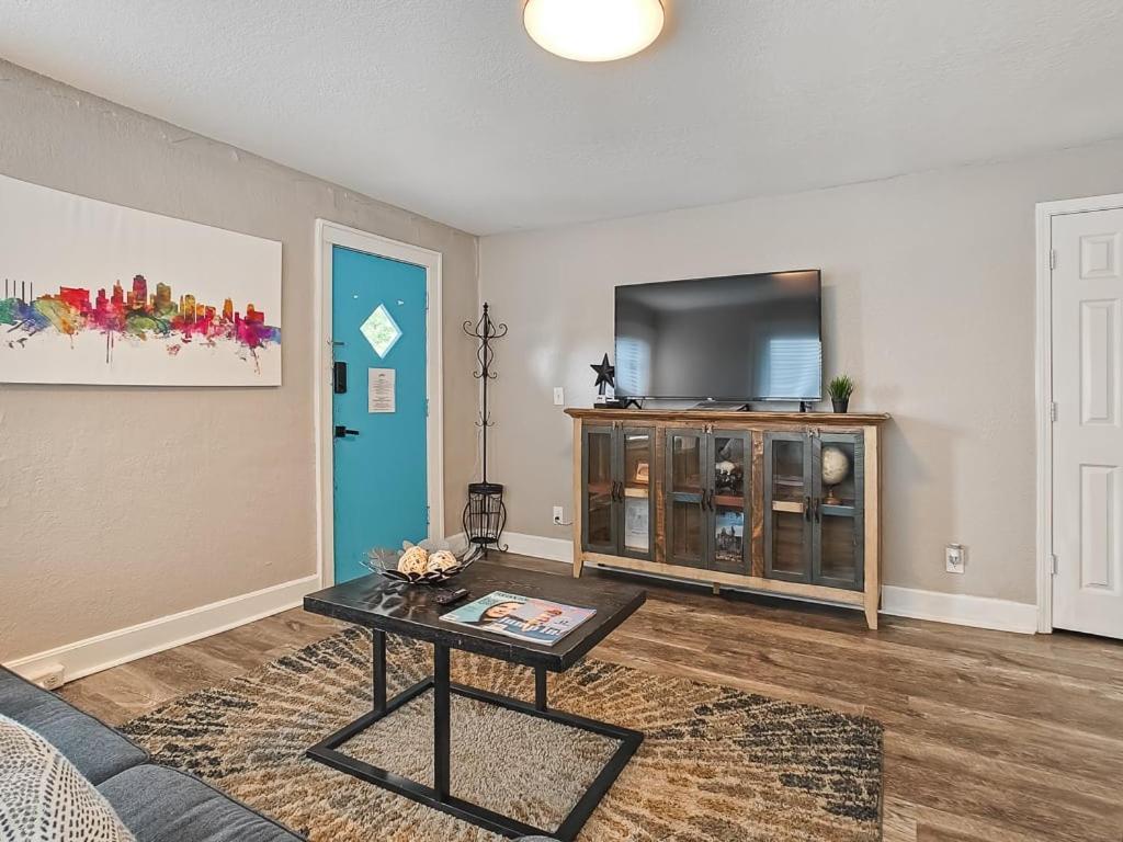 Villa Heart Of Westport 1Br Kansas City Exterior foto